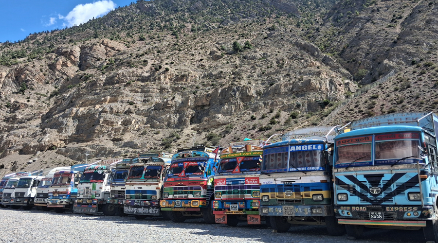 More than 500 containers remain stranded along the Lete to Korala corridor
